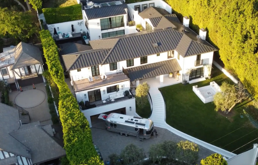 Будинок Ріанни у Лос-Анджелесі обстріляли