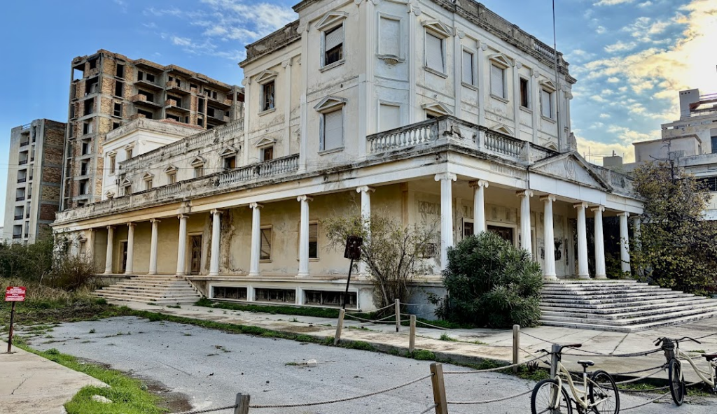 Від розкоші до забуття- хронологія подій